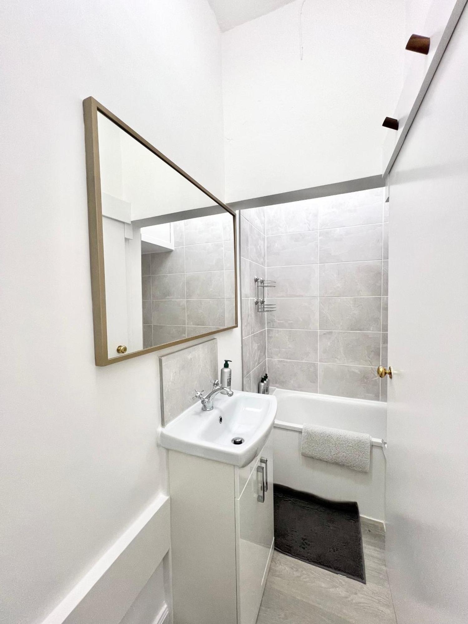 Bright Old Town City Centre Apartment Единбург Екстер'єр фото